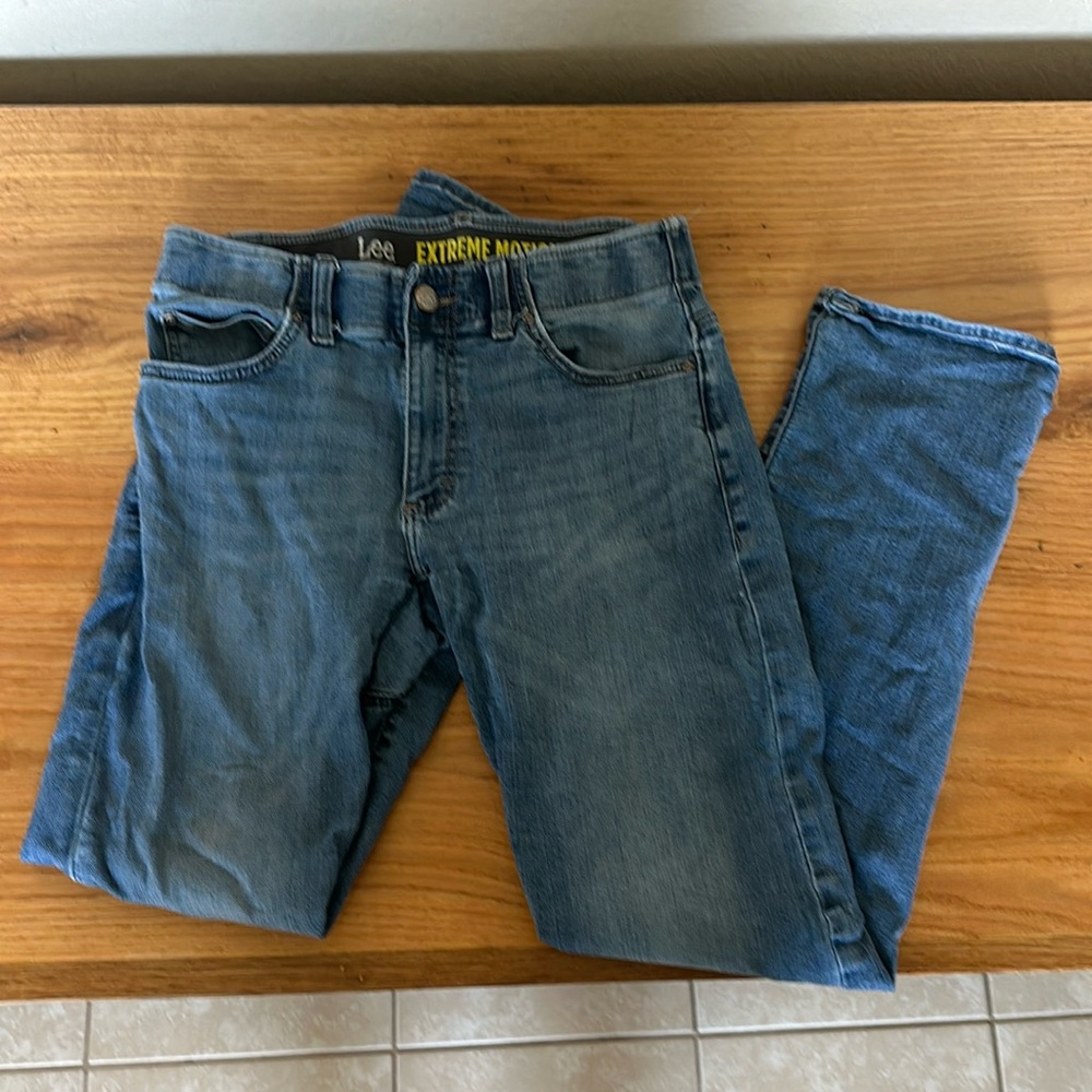 Lee size 31/32 slim fit straight leg jeans